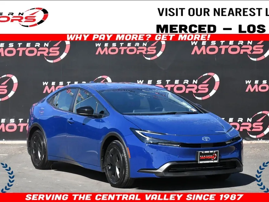 2024 Toyota Prius LE photo 1