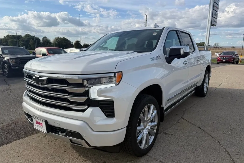 2024 Chevrolet Silverado 1500 High Country photo 1