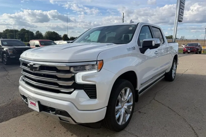 2024 Chevrolet Silverado 1500 High Country photo 1