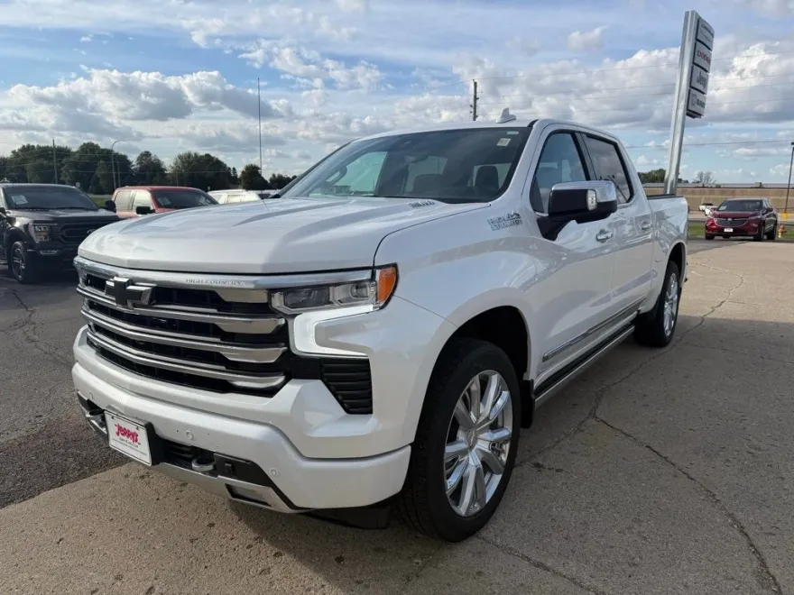 2024 Chevrolet Silverado 1500 High Country photo 1