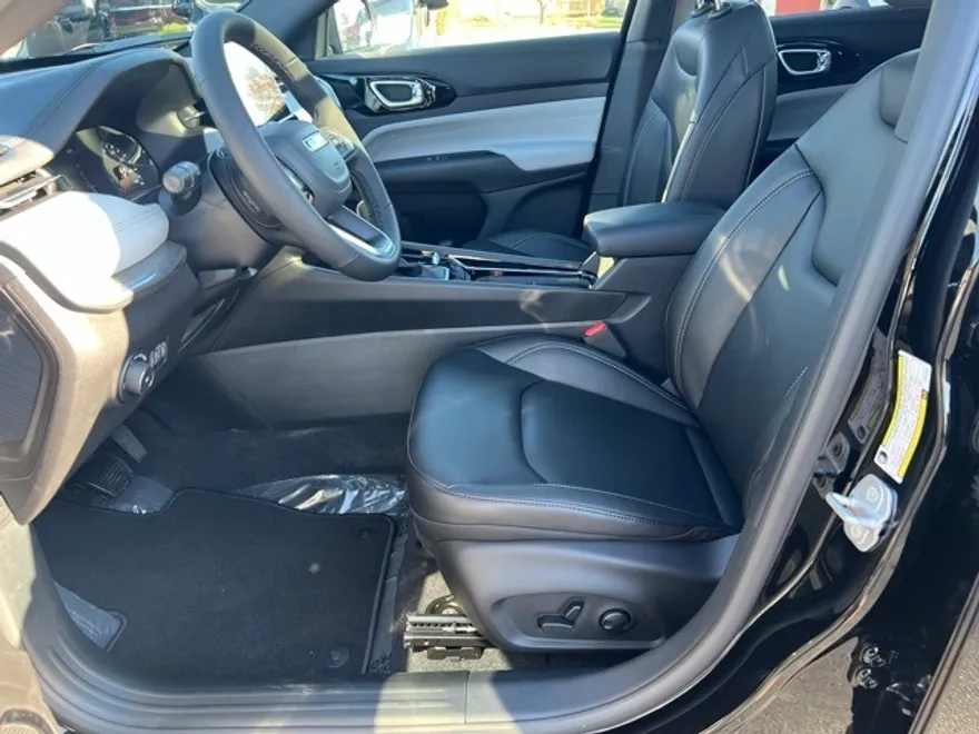 2025 Jeep Compass Limited photo 5