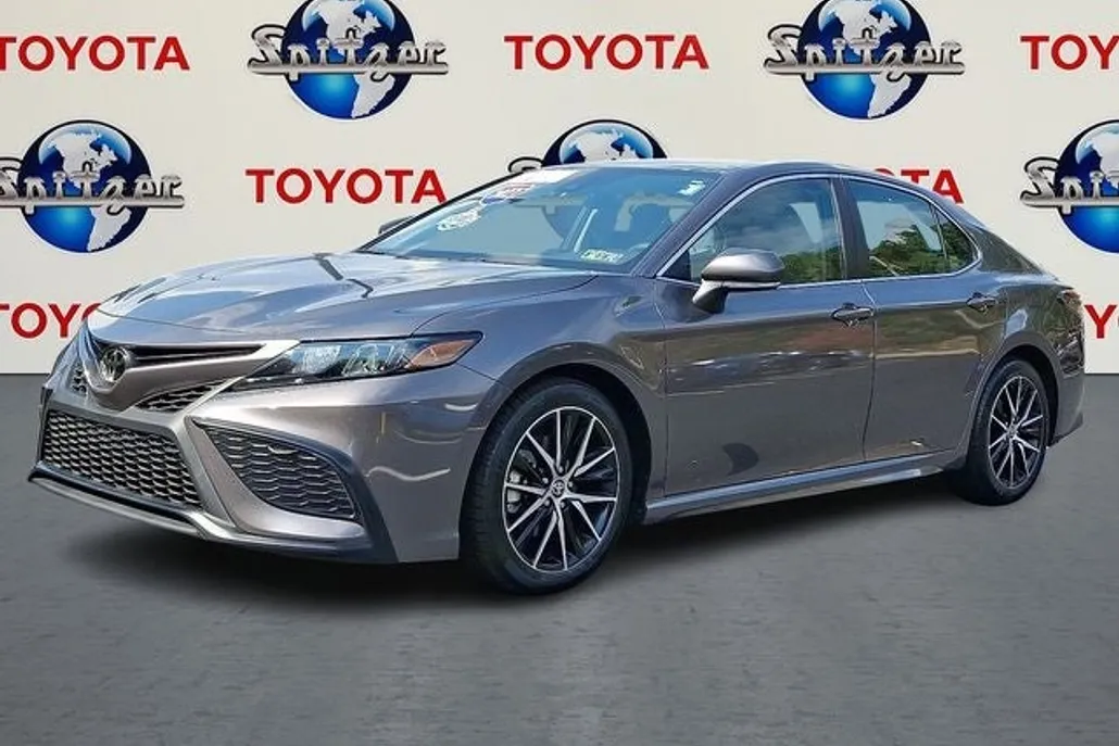 2023 Toyota Camry SE photo 1