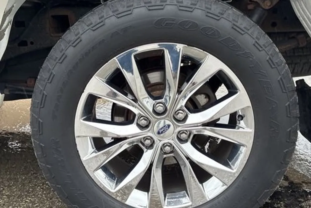 2015 Ford F-150 Lariat photo 1