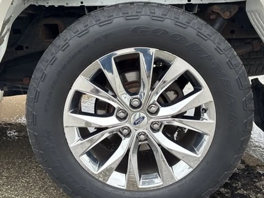 2015 Ford F-150 Lariat photo 1