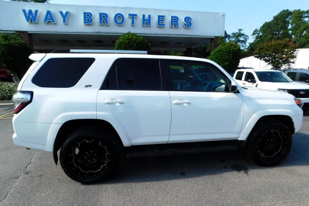 2019 Toyota 4Runner SR5 photo 1