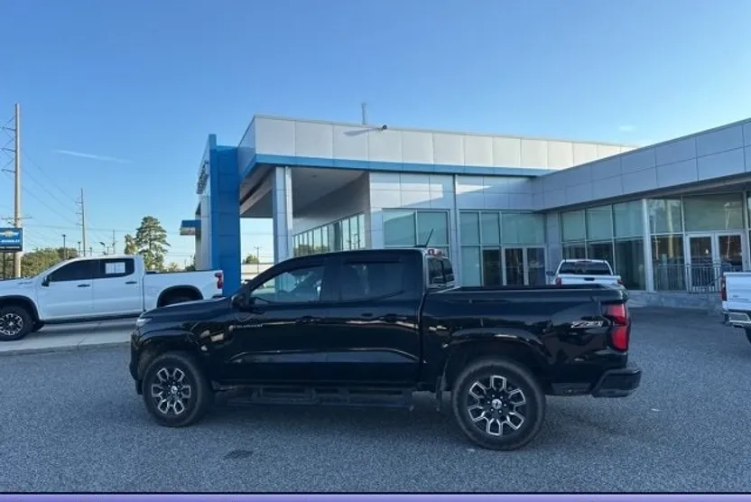 2023 Chevrolet Colorado Z71 photo 1
