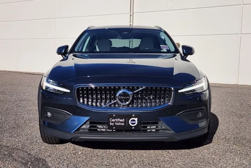 2024 Volvo V60 Cross Country B5 Plus photo 1