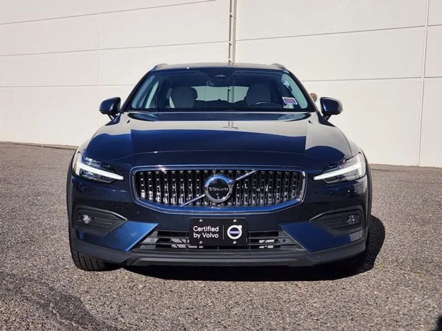 2024 Volvo V60 Cross Country B5 Plus photo 1