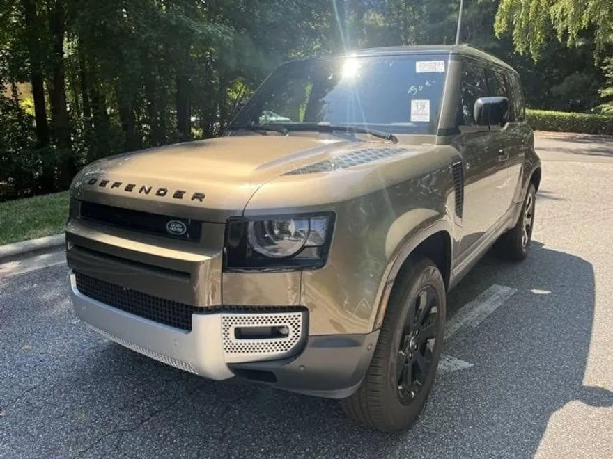 2025 Land Rover Defender S photo 1