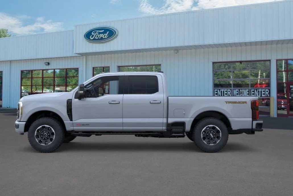 2025 Ford F-350 Platinum photo 1