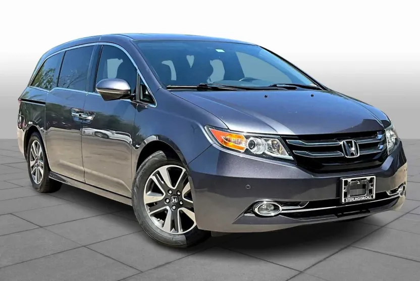 2016 Honda Odyssey Touring photo 1