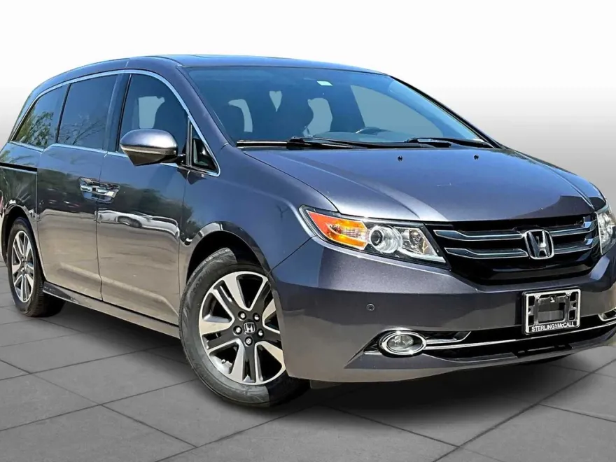2016 Honda Odyssey Touring photo 1