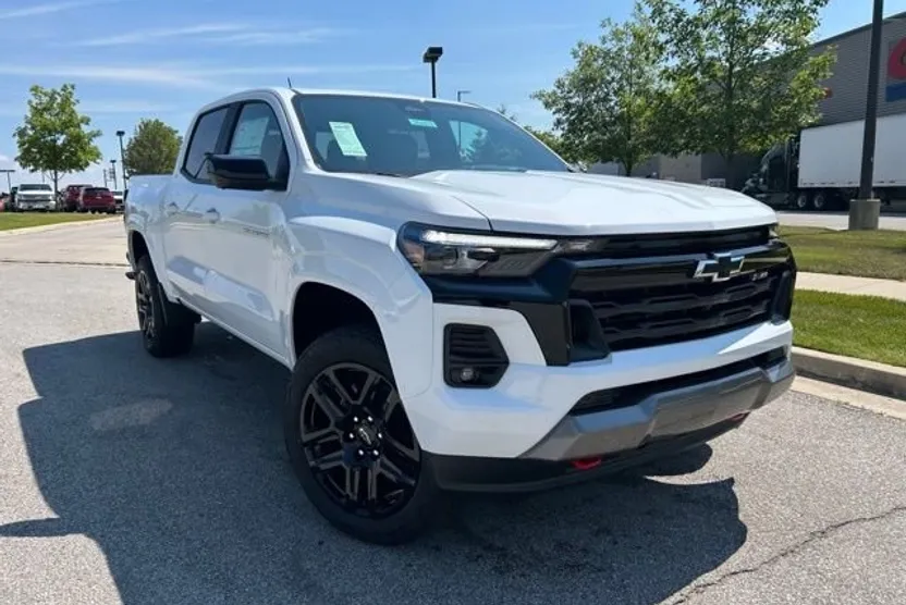 2025 Chevrolet Colorado Z71 photo 1
