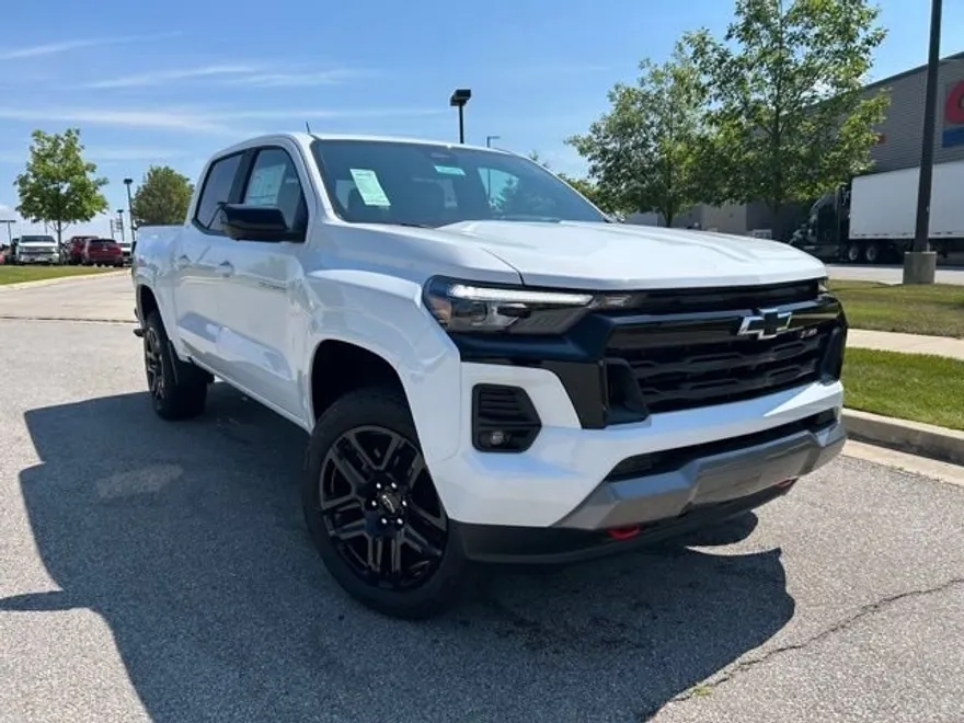 2025 Chevrolet Colorado Z71 photo 1