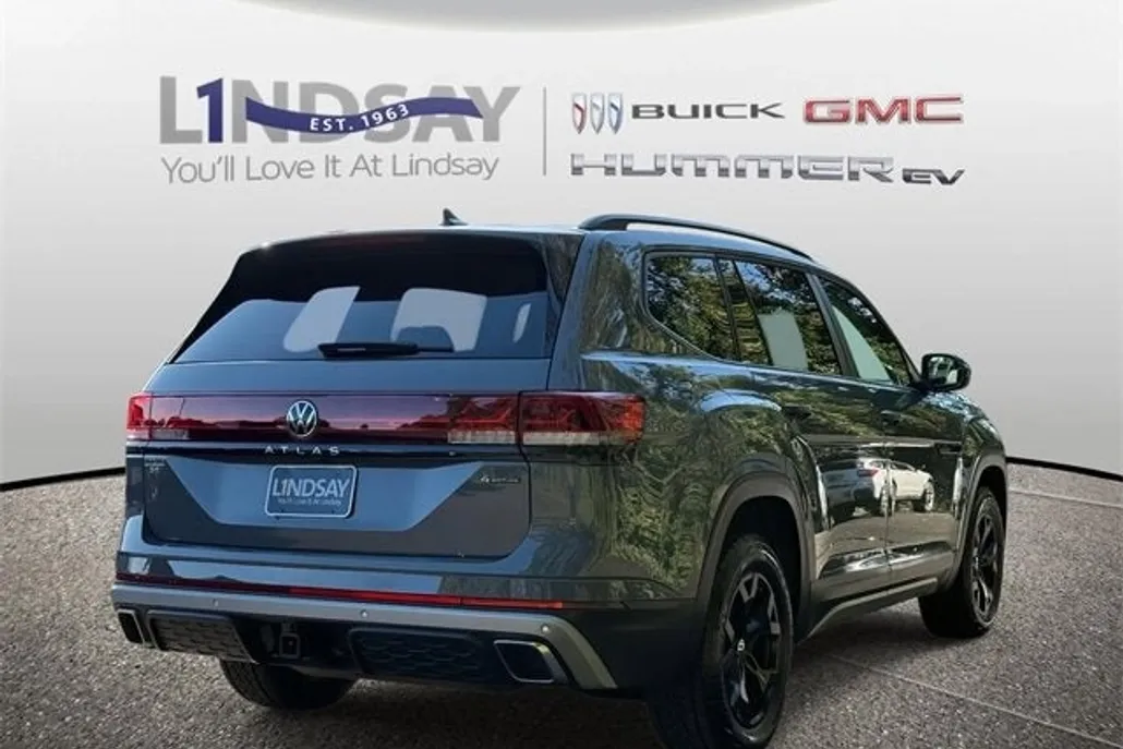 2025 Volkswagen Atlas Peak Edition SE photo 1