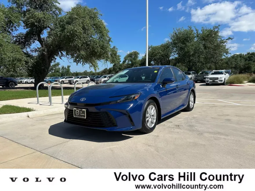 2025 Toyota Camry LE photo 1