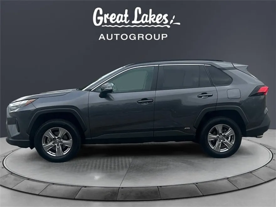 2024 Toyota RAV4 Hybrid XLE photo 1