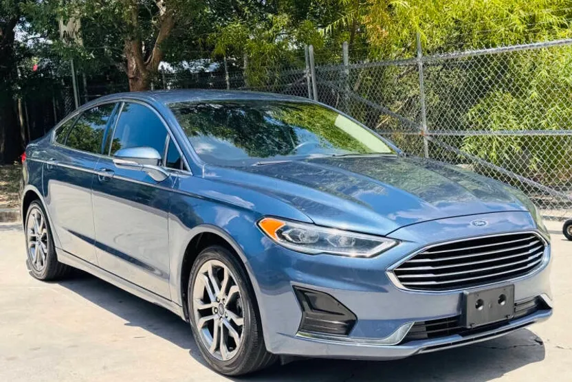 2019 Ford Fusion SEL photo 1