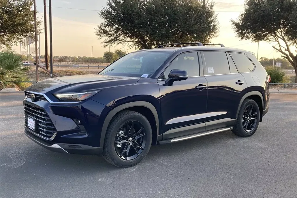 2026 Toyota Highlander Hybrid Limited photo 1