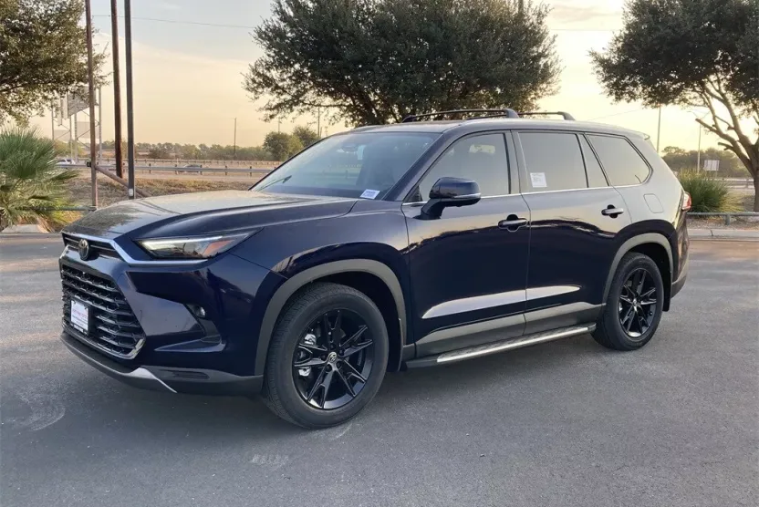 2026 Toyota Highlander Hybrid Limited photo 1