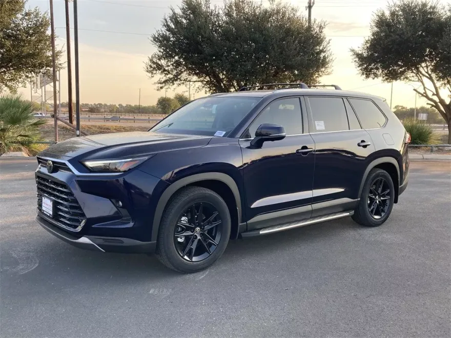 2026 Toyota Highlander Hybrid Limited photo 1