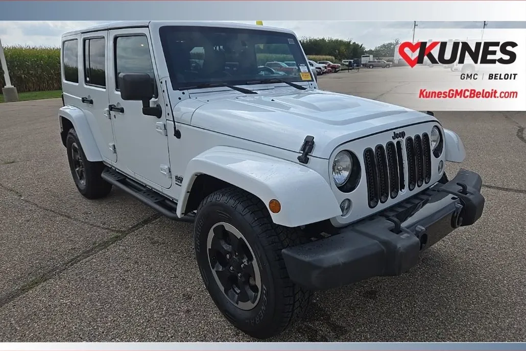2014 Jeep Wrangler Unlimited Sahara photo 1
