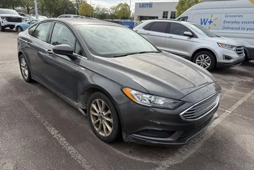 2017 Ford Fusion SE photo 1