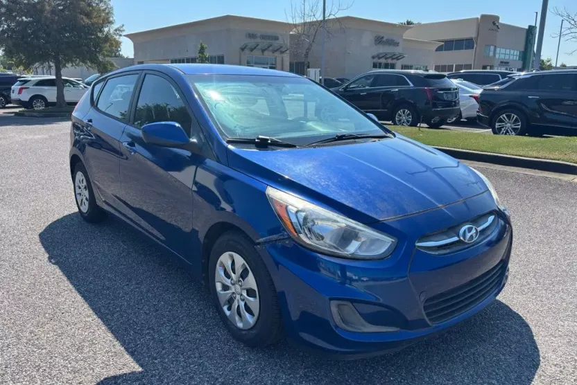 2016 Hyundai Accent SE photo 1