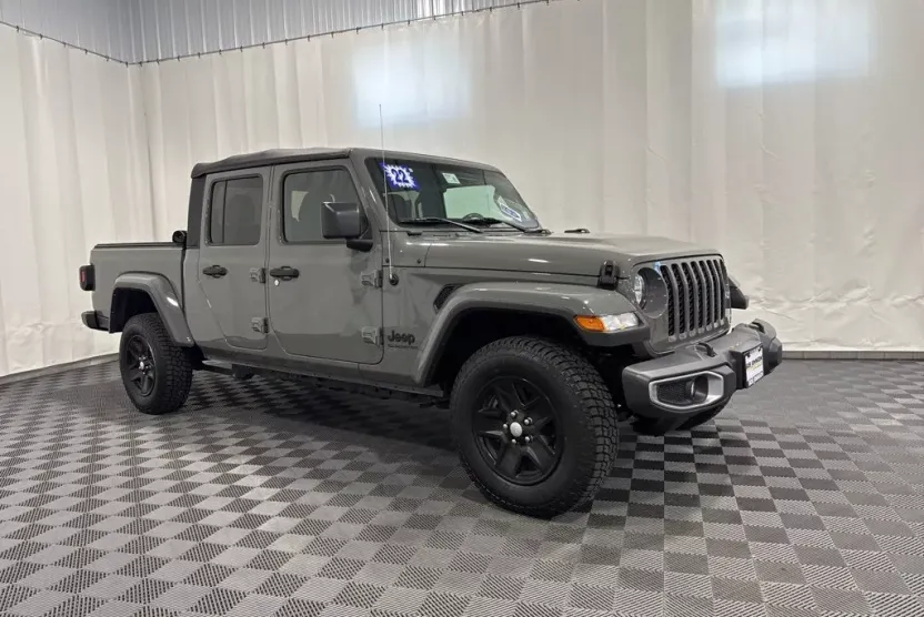 2022 Jeep Gladiator Sport S photo 1