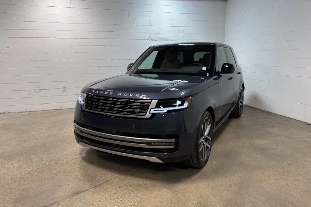 2025 Land Rover Range Rover SE photo 1