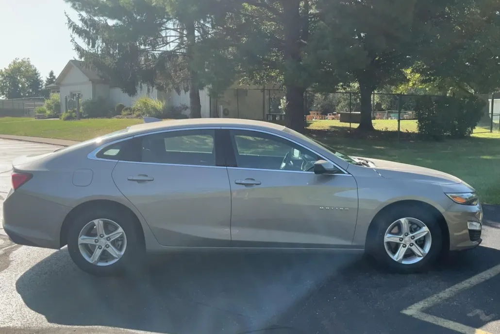 2023 Chevrolet Malibu 1LT photo 1