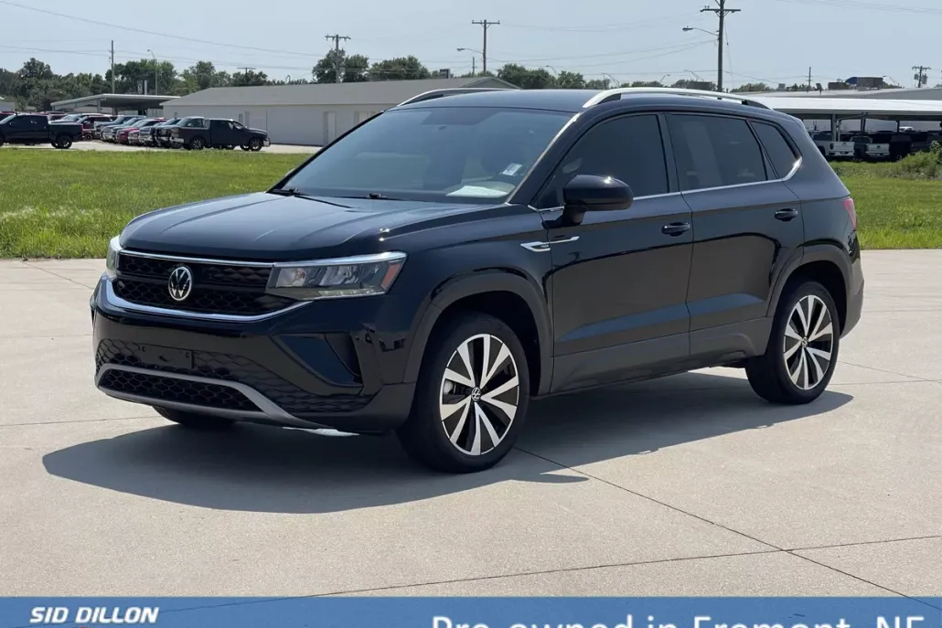 2022 Volkswagen Taos SE photo 1