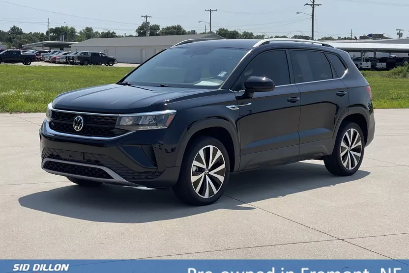 2022 Volkswagen Taos SE photo 1