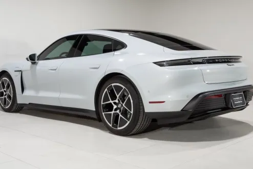 2025 Porsche Taycan photo 3