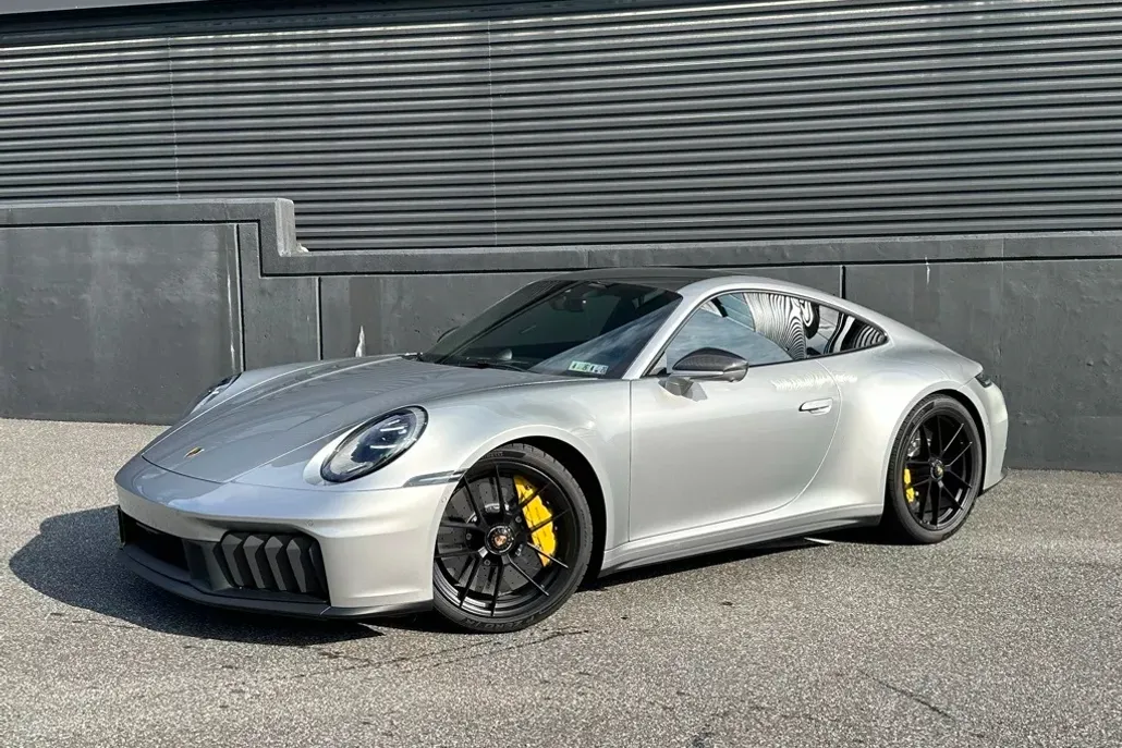 2025 Porsche 911 4 GTS photo 1