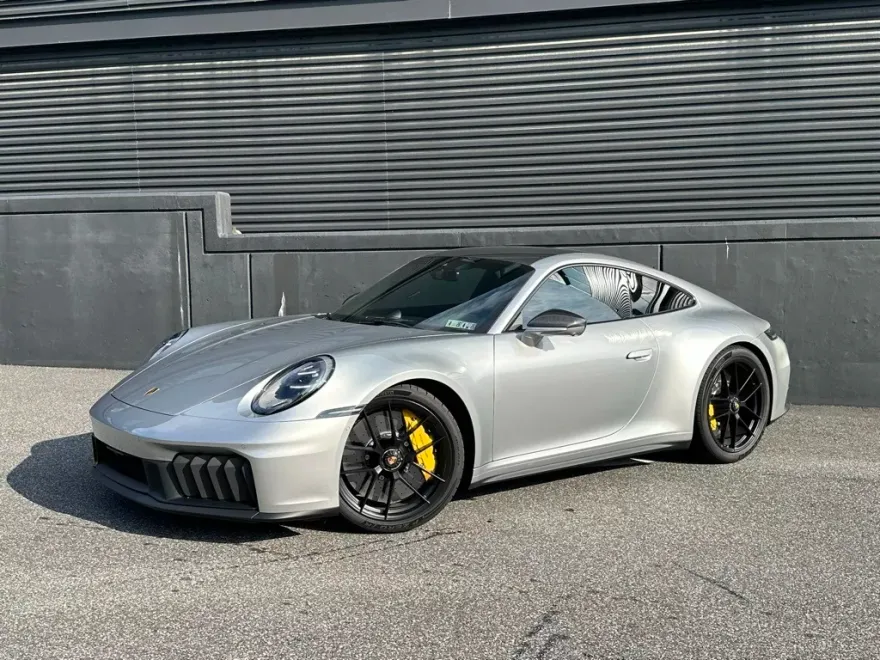 2025 Porsche 911 4 GTS photo 1