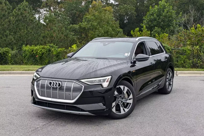 2022 Audi e-tron Premium Plus photo 1