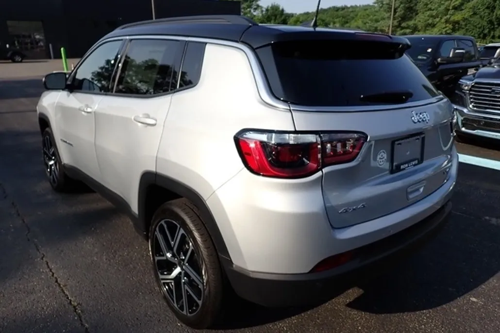 2025 Jeep Compass Limited photo 1