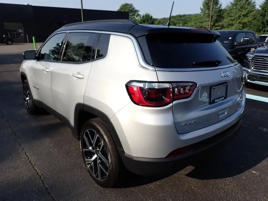 2025 Jeep Compass Limited photo 1