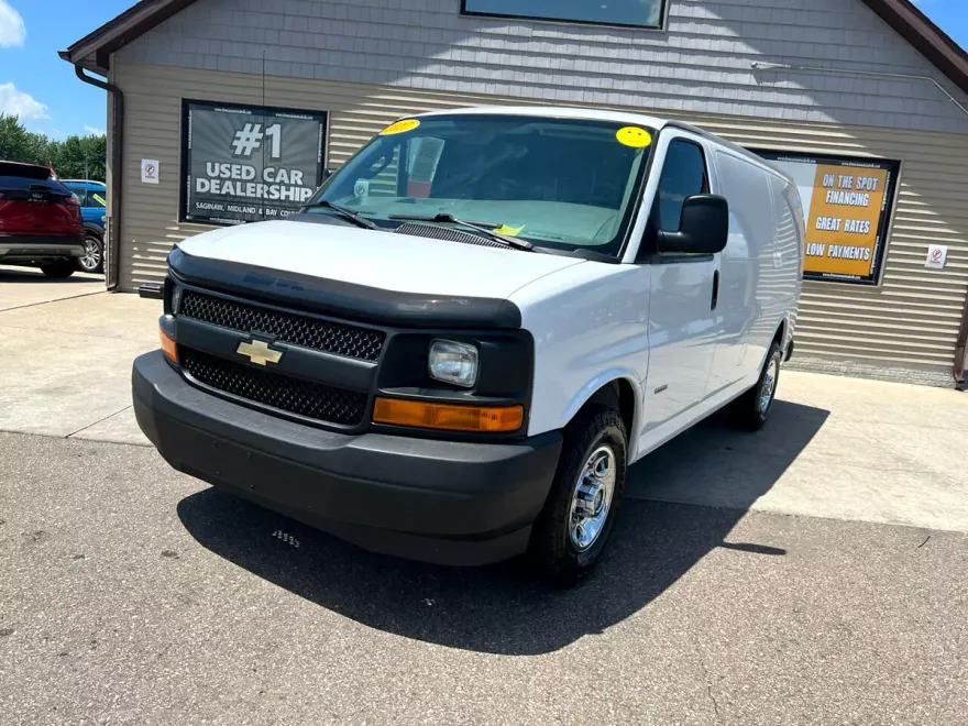 2017 Chevrolet Express 2500 Cargo photo 1
