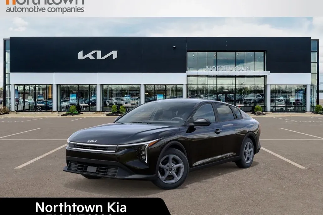 2025 Kia K4 LXS photo 1