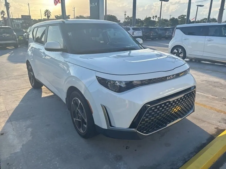 2023 Kia Soul EX photo 1