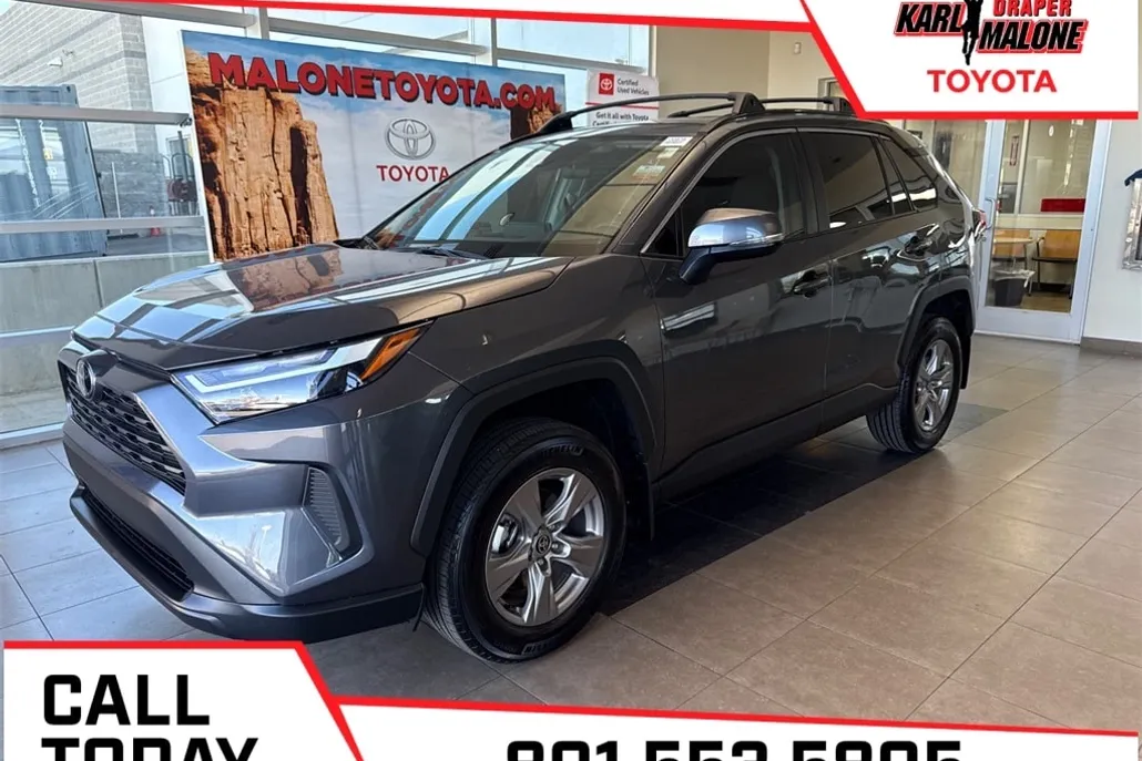 2023 Toyota RAV4 XLE photo 1