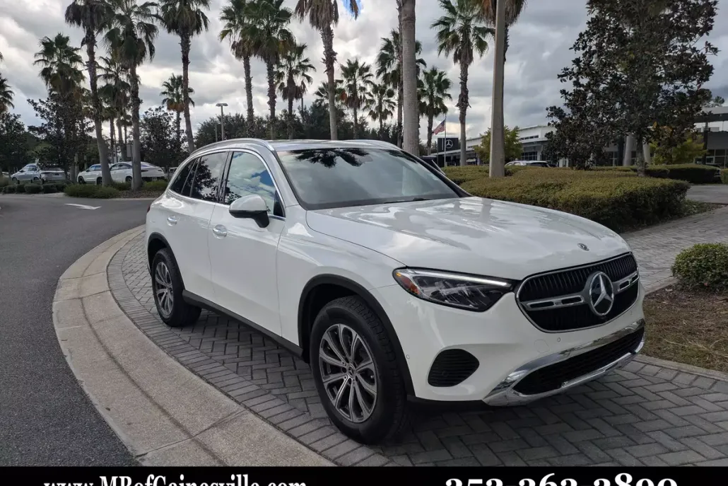 2025 Mercedes Benz GLC 300 photo 1