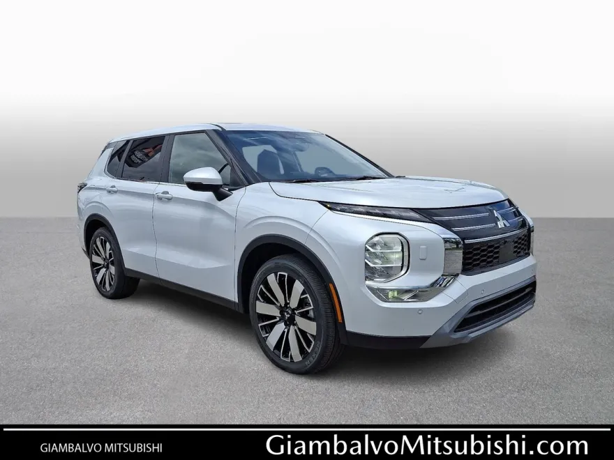 2025 Mitsubishi Outlander SE photo 1