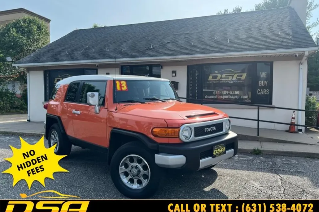 2013 Toyota FJ Cruiser Base photo 1
