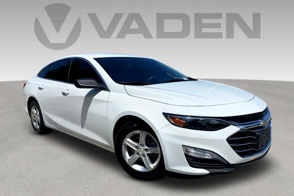 2022 Chevrolet Malibu LS photo 1