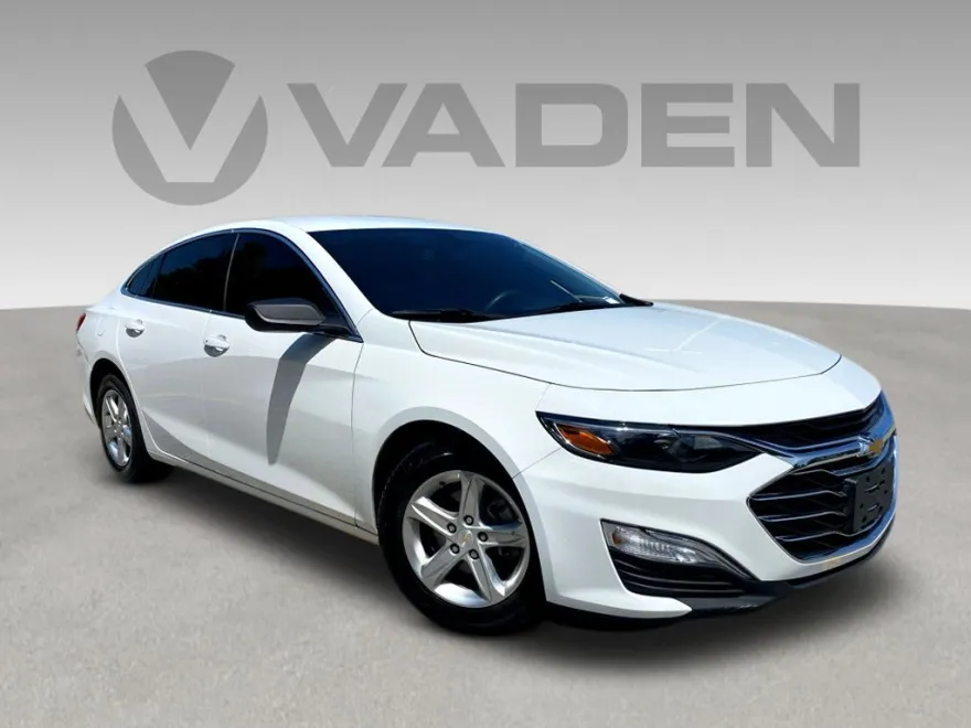 2022 Chevrolet Malibu LS photo 1
