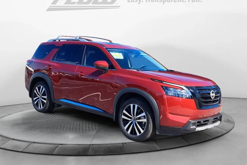 2024 Nissan Pathfinder Platinum photo 1