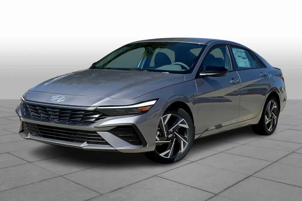 2025 Hyundai Elantra SEL Sport photo 1